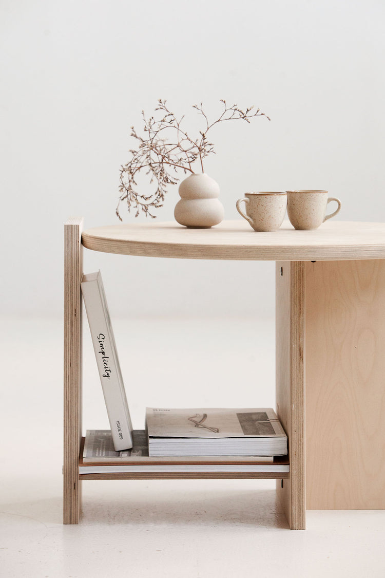 Minimalistyczny stolik kawowy okrągły z drewna