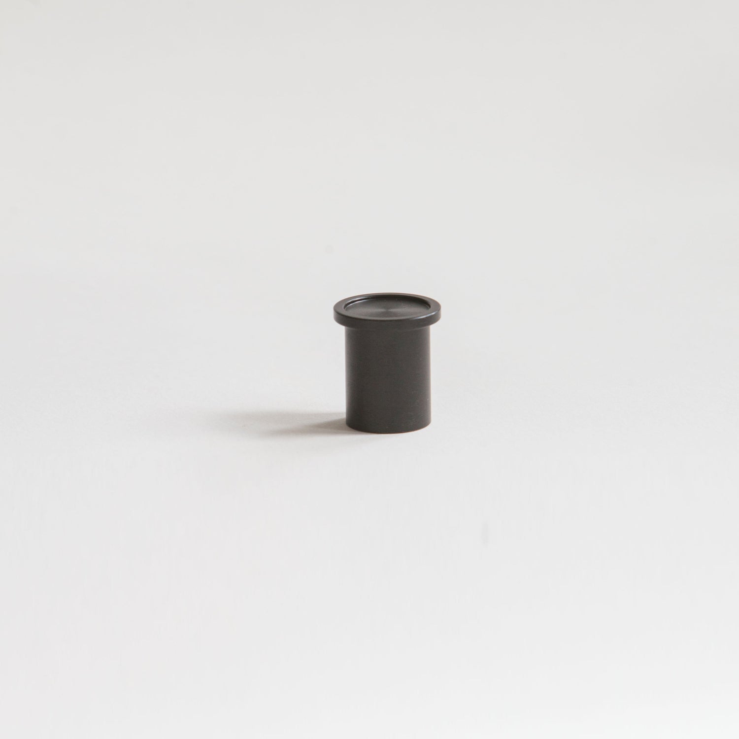 Round black