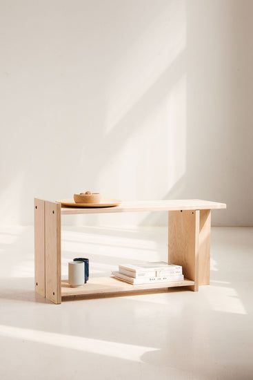 Lekka i funkcjonalna ławka ze sklejki do przedpokoju