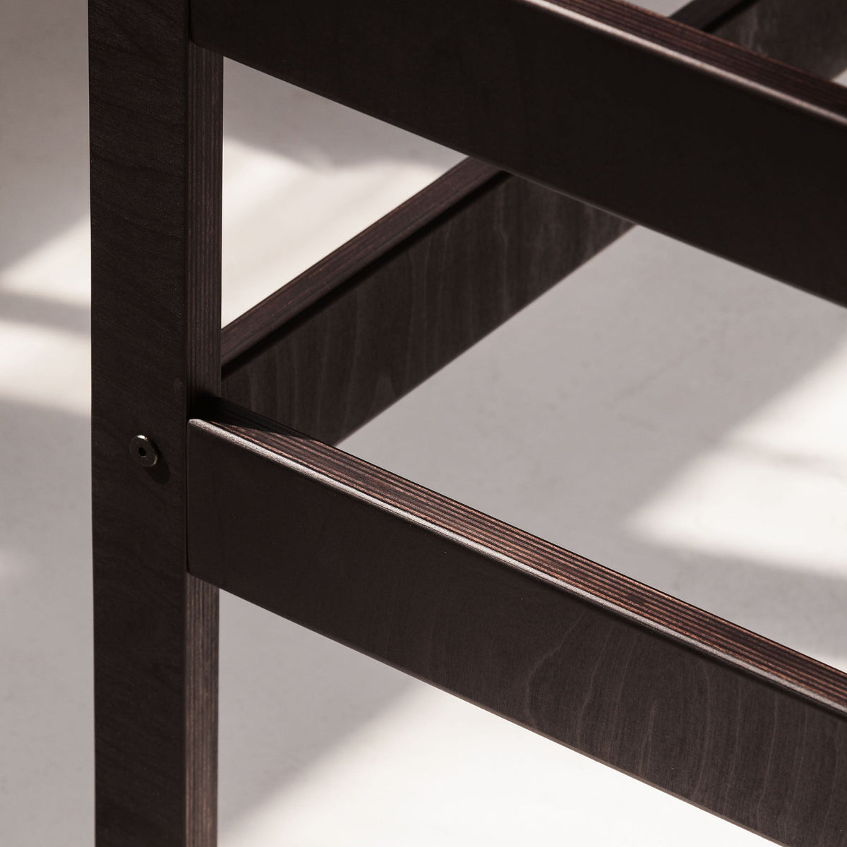 L-shape-mid-century-modern-desk-in-daylight