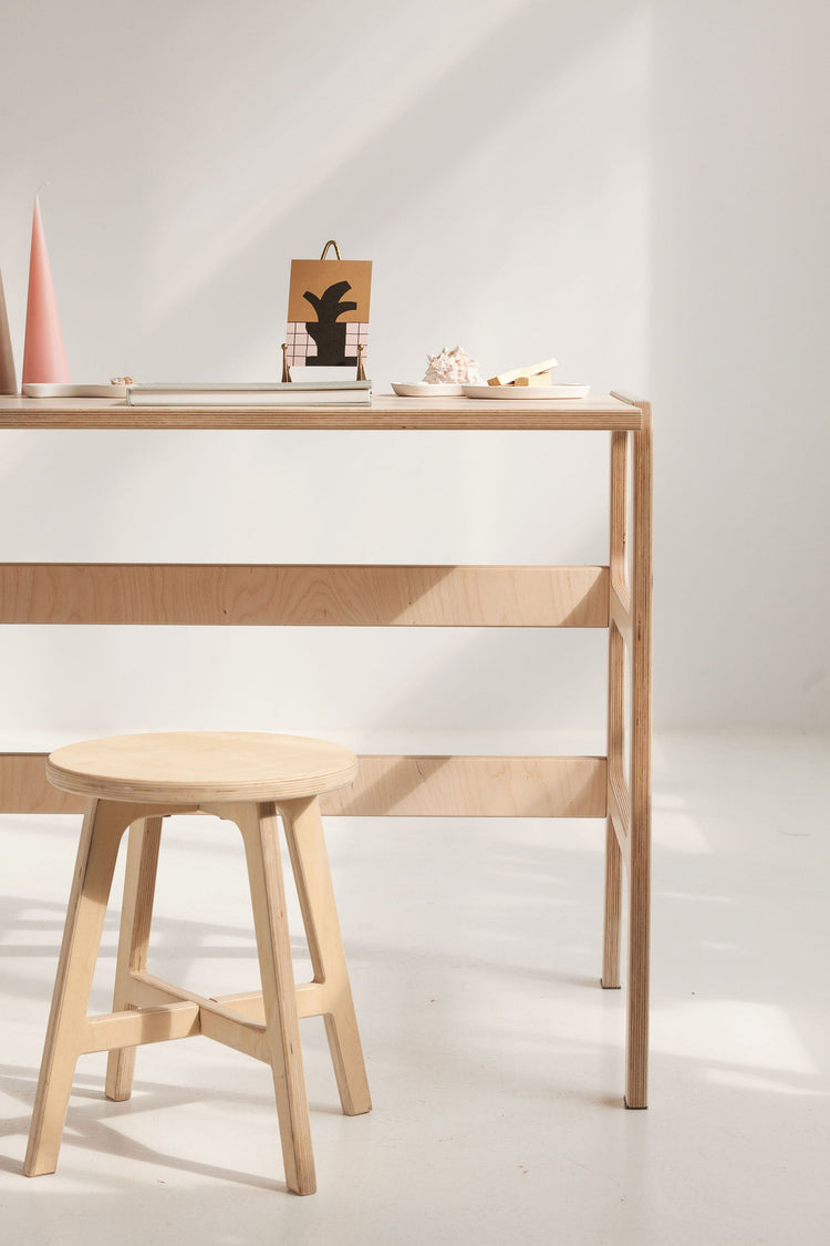 desktop-of-wooden-minimalist-desk-handmade-in-full-sun