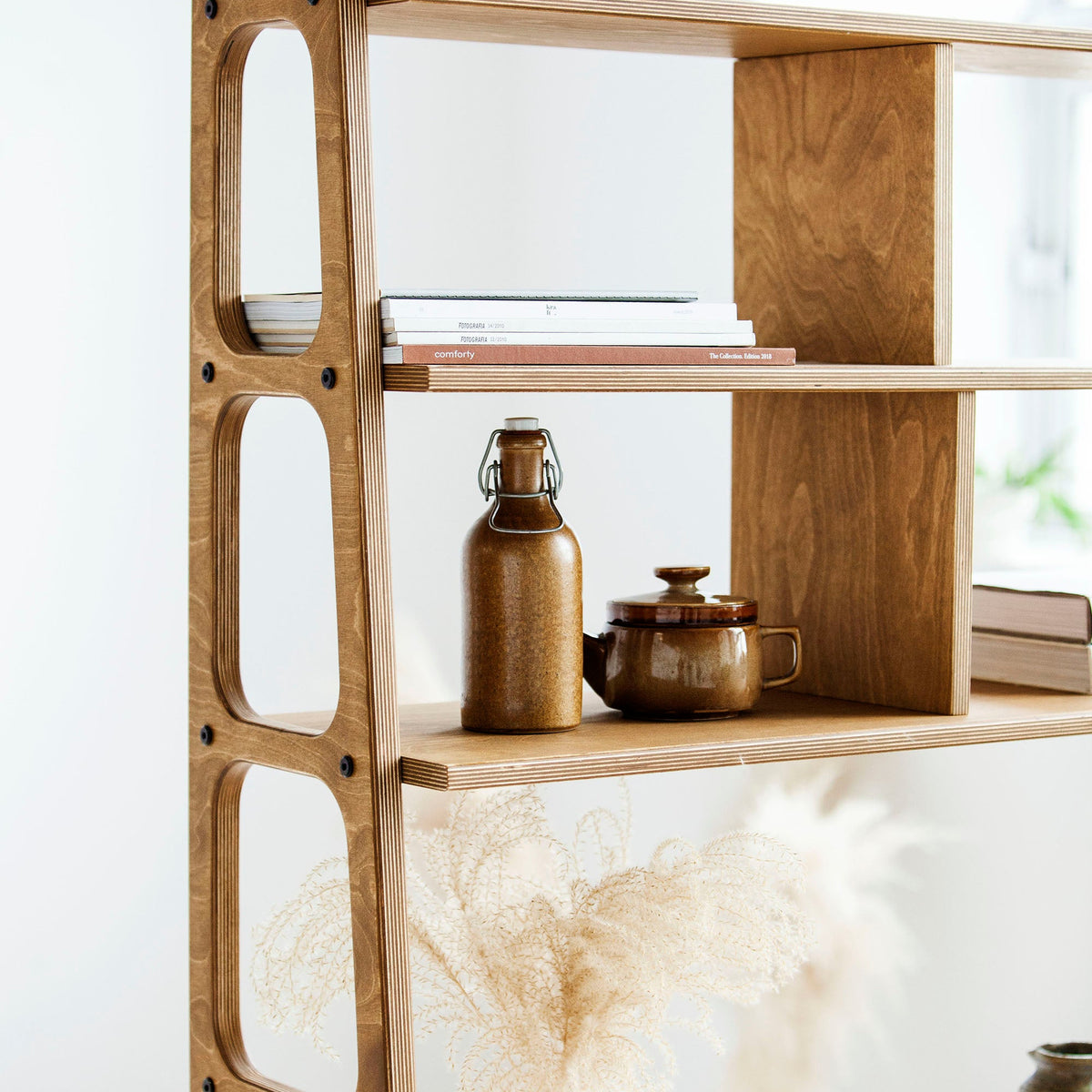 detail-of-oak-handmade-bookcase-in-mid-century-style