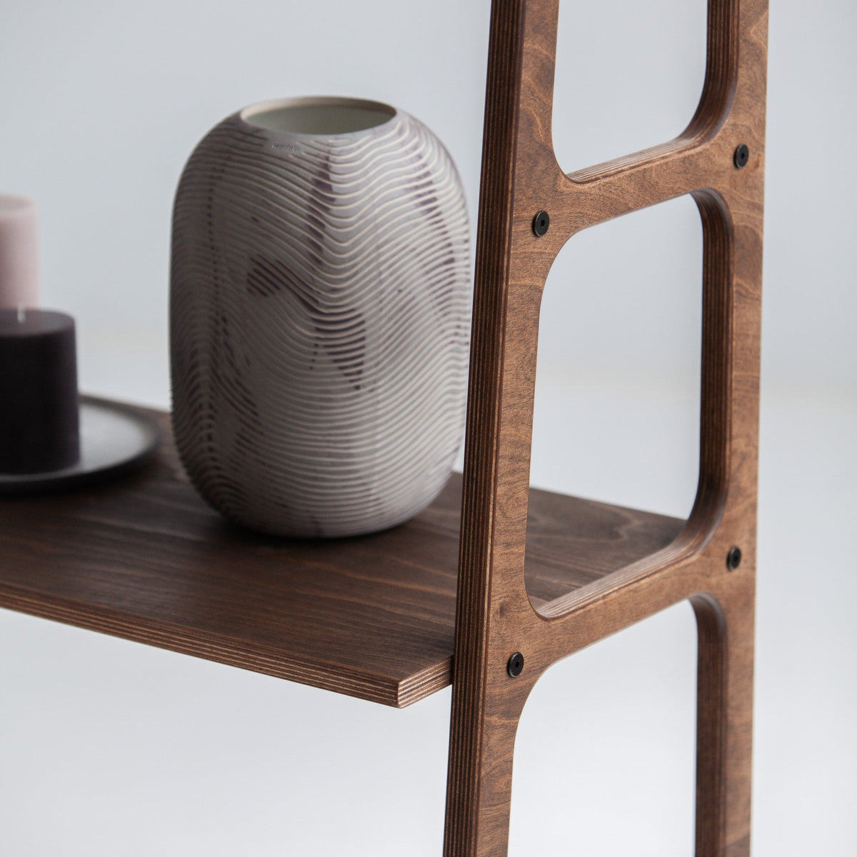detail-ofmid-century-modern-bookshelf-handmade