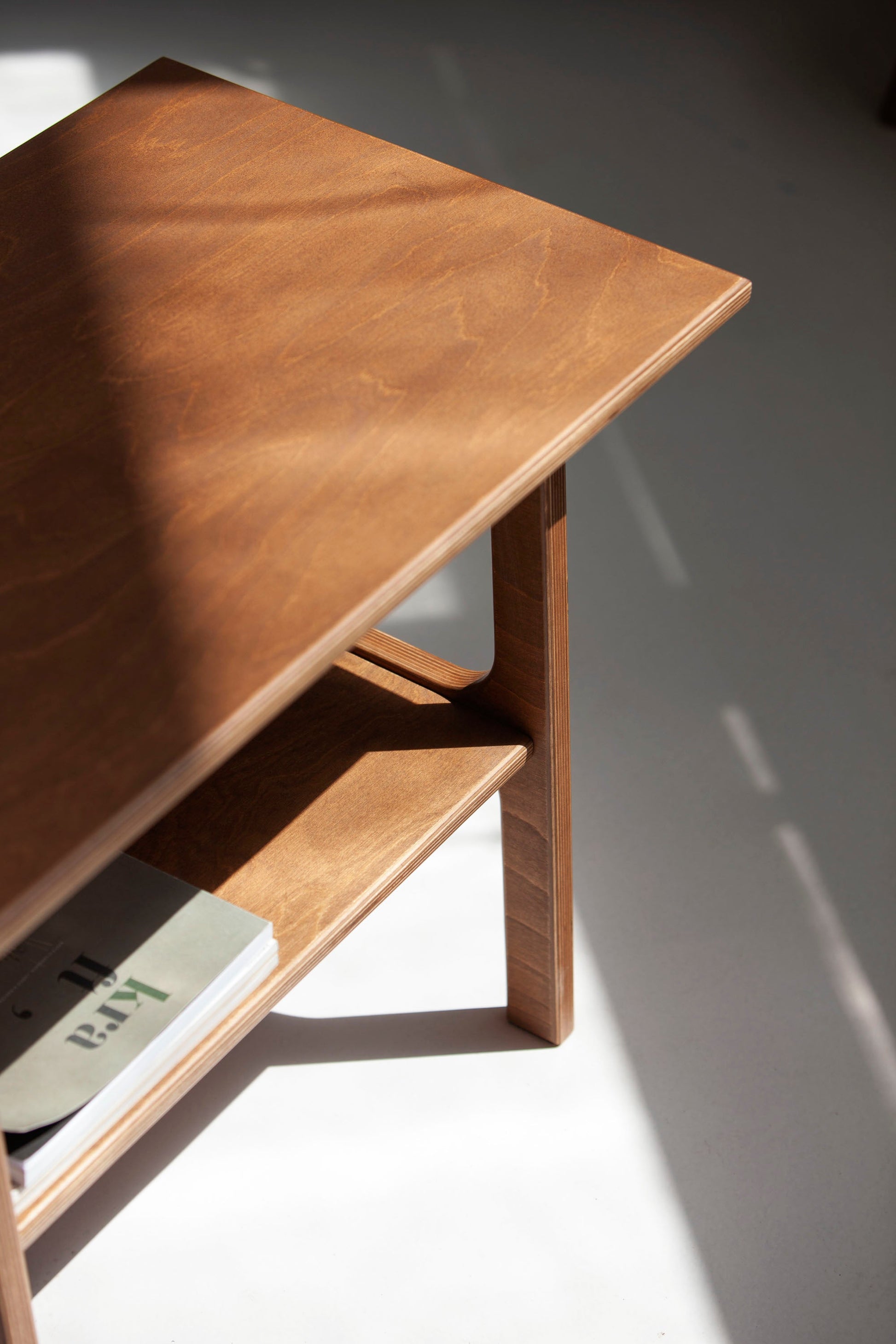 detail-wooden-coffee-table