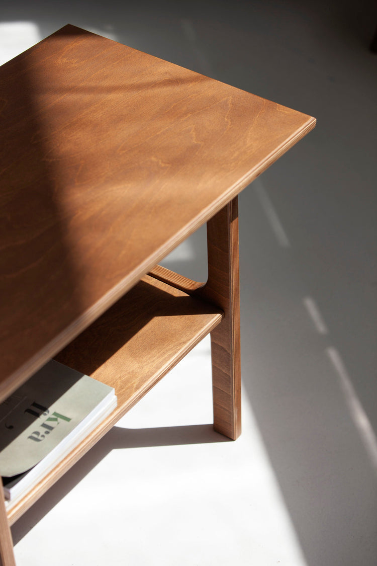detail-wooden-coffee-table