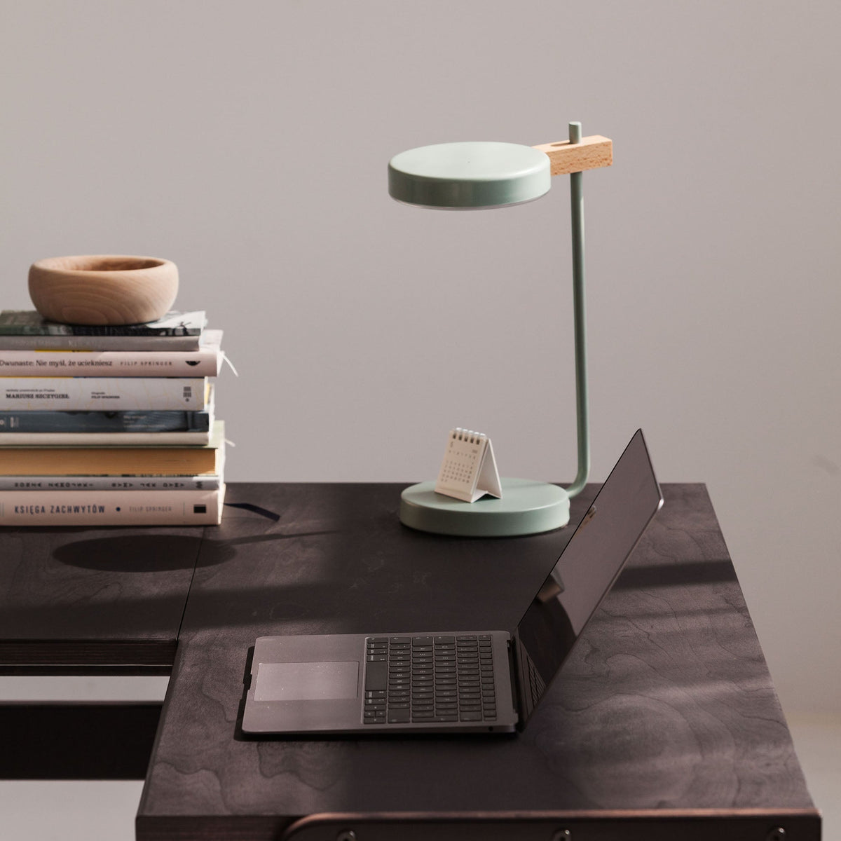 details-mid-century-modern-wooden-corner-desk