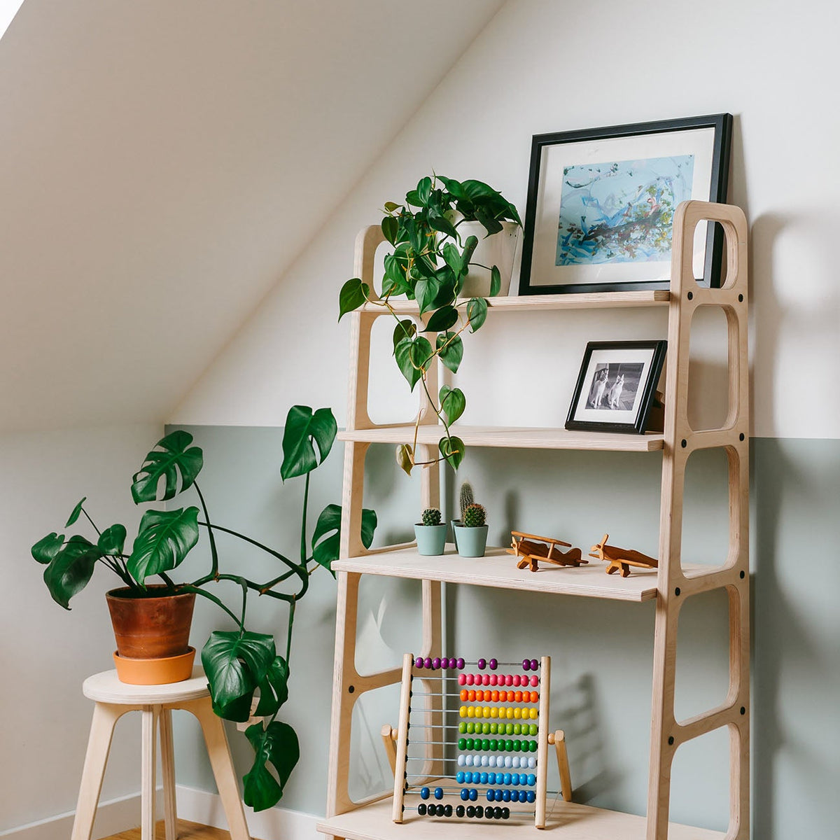 mid-century-modern-furniture-in-the-living-room