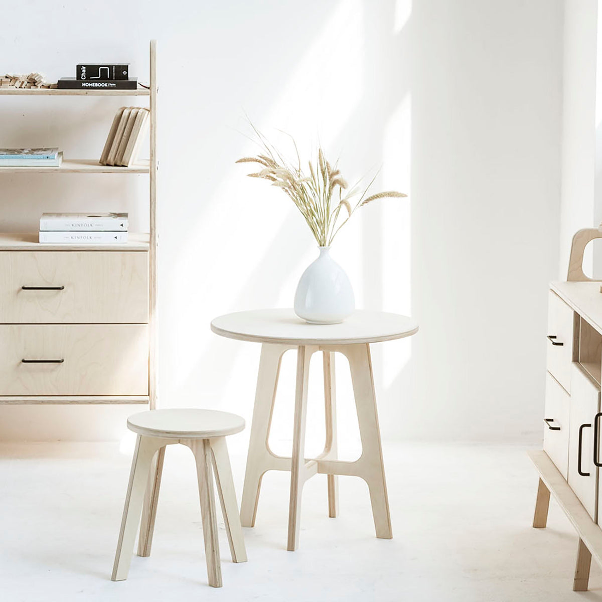round-coffee-table-in-mid-century-modern-style