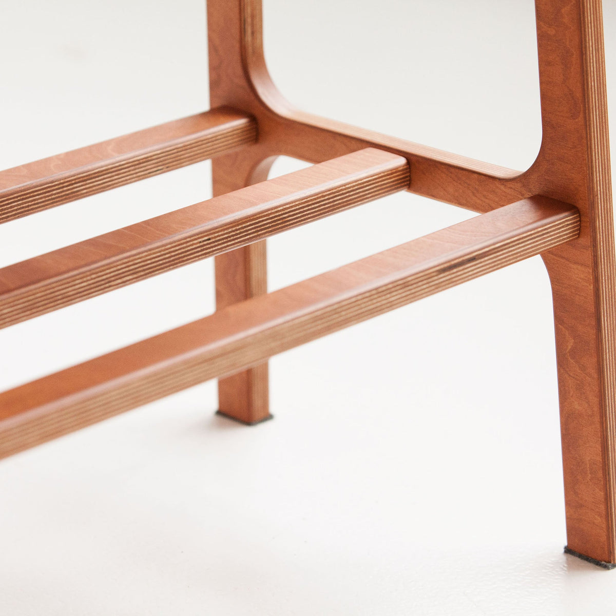 wooden-bench-in-mid-century-modern-style