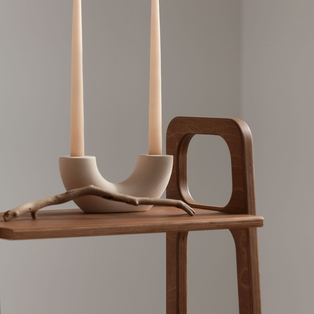 wooden-vinyl-record-payler-stand-in-mid-century-style